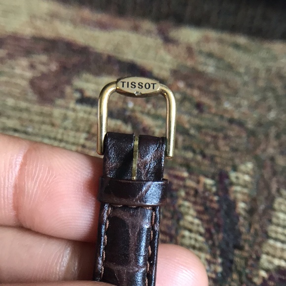 Tissot A220 Ladies Leather-band, water resistant 30m, mineral crystal watch. - Picture 9 of 16